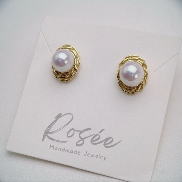 E311 Handmade S925 Freshwater Pearl Studs Earrings